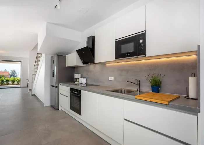 Larus On Island Krk For 6 People With Sea View & Only 500 M From The Sea * Malinska