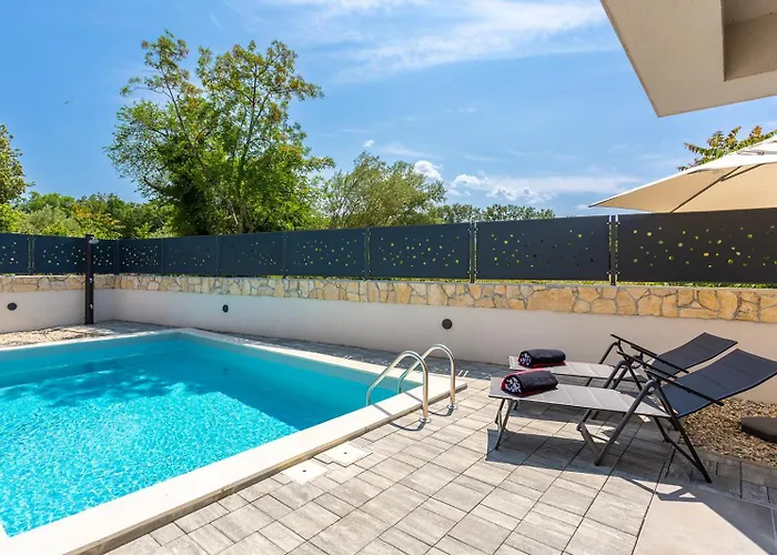 Villa Larus On Island Krk For 6 People With Sea View & Only 500 M From The Sea Malinska