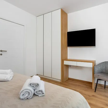 빌라 Larus On Island Krk For 6 People With Sea View & Only 500 M From The Sea *