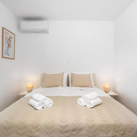 Larus On Island Krk For 6 People With Sea View & Only 500 M From The Sea 말린스카