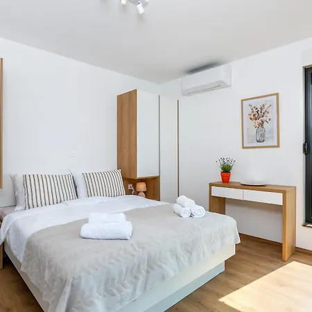 Larus On Island Krk For 6 People With Sea View & Only 500 M From The Sea 빌라 말린스카