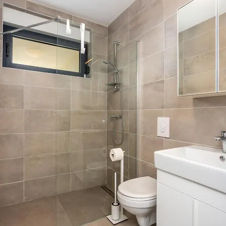 Вилла Larus On Island Krk For 6 People With Sea View & Only 500 M From The Sea Малинска