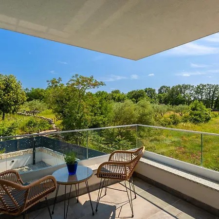 빌라 Larus On Island Krk For 6 People With Sea View & Only 500 M From The Sea