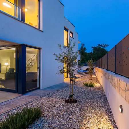 Larus On Island Krk For 6 People With Sea View & Only 500 M From The Sea 빌라 *