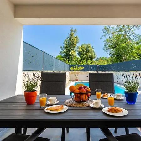 Larus On Island Krk For 6 People With Sea View & Only 500 M From The Sea * 말린스카