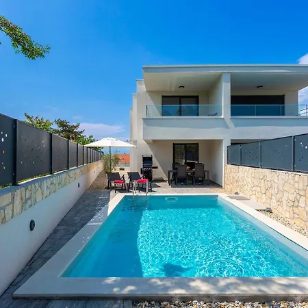 Larus On Island Krk For 6 People With Sea View & Only 500 M From The Sea 빌라