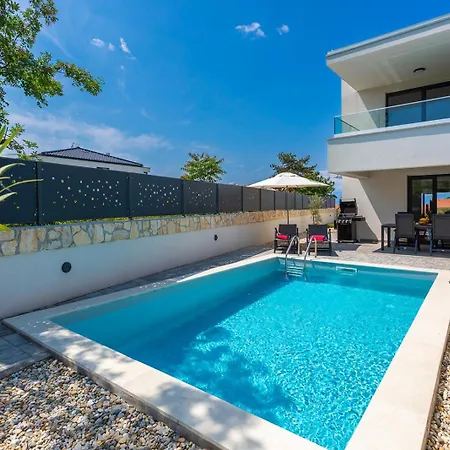 Вилла Larus On Island Krk For 6 People With Sea View & Only 500 M From The Sea