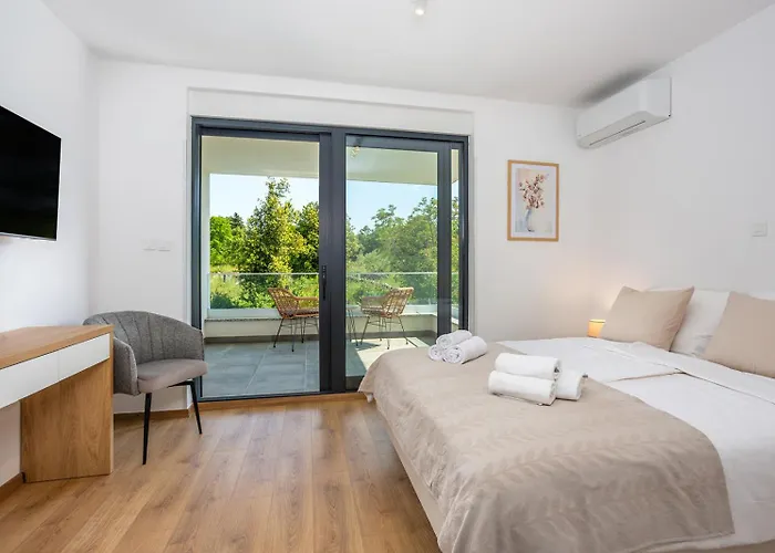 Vila Larus On Island Krk For 6 People With Sea View & Only 500 M From The Sea Malinska