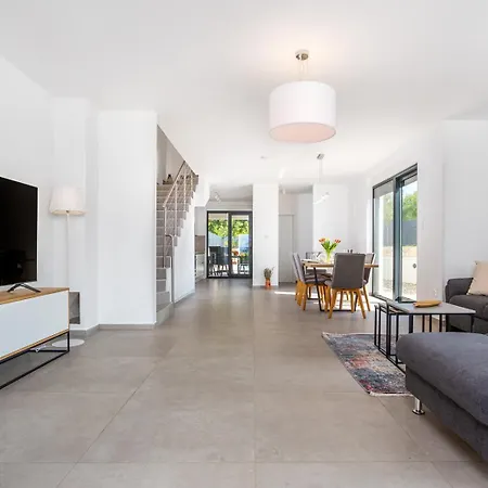 Larus On Island Krk For 6 People With Sea View & Only 500 M From The Sea Villa Malinska