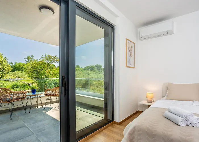 Villa Larus On Island Krk For 6 People With Sea View & Only 500 M From The Sea *