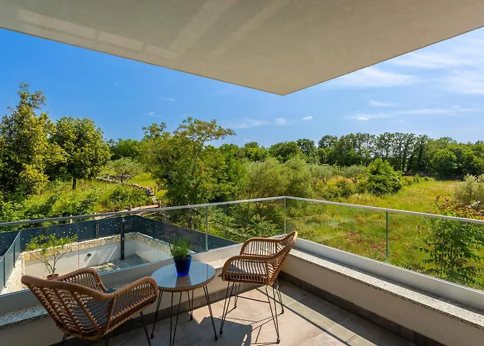 Villa Larus On Island Krk For 6 People With Sea View & Only 500 M From The Sea