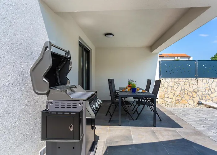 Villa Larus On Island Krk For 6 People With Sea View & Only 500 M From The Sea *