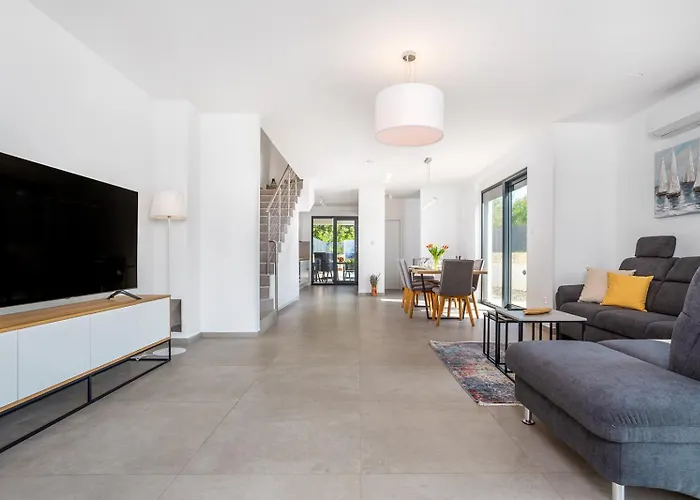 Larus On Island Krk For 6 People With Sea View & Only 500 M From The Sea Villa Malinska