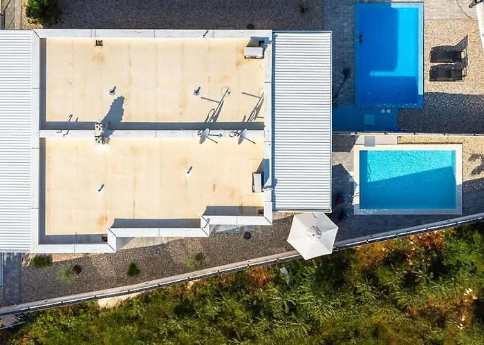 Villa Larus On Island Krk For 6 People With Sea View & Only 500 M From The Sea