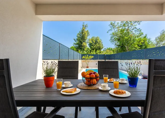 Larus On Island Krk For 6 People With Sea View & Only 500 M From The Sea * Malinska