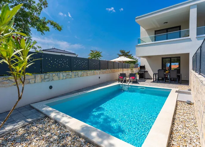 Villa Larus On Island Krk For 6 People With Sea View & Only 500 M From The Sea
